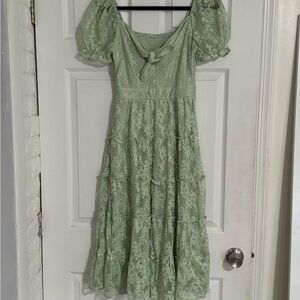 Sz S NWOT Elegant Green Lace Dress
